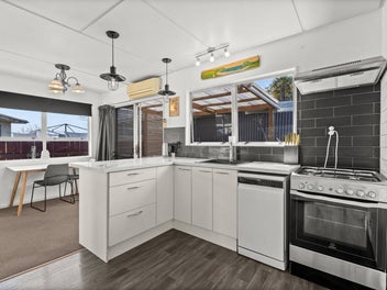 Easy Living in the Heart of Clive