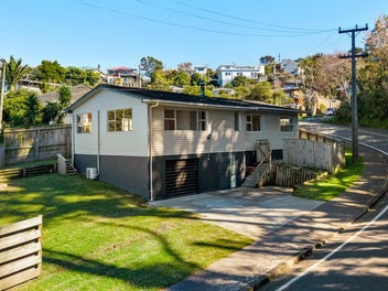 Easy Living, Great Layout, Even Better Location!
