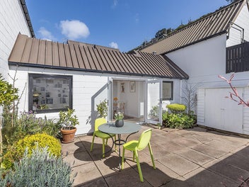 ULTRA-STYLISH THORNDON TOWNHOUSE