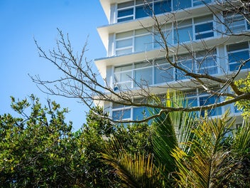 MID-CENTURY STYLE IN THE HEART OF THE CBD