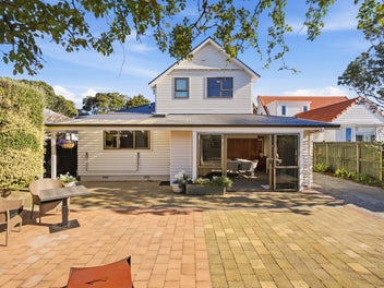Spacious family living in the heart of Woburn