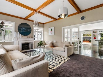 SUBSTANTIAL, SUNNY CHARACTER HOME, CENTRAL KARORI
