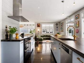SUBSTANTIAL, SUNNY CHARACTER HOME, CENTRAL KARORI