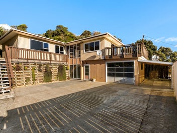 Sunny Island Bay with Workshop