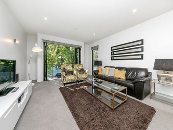 Viaduct Haven ~ Two bedrooms in Latitude 37