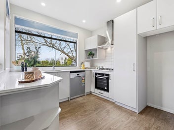 NO NEED TO DO ANYTHING - JUST MOVE IN!