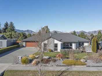 Modern Living With Mountain Views