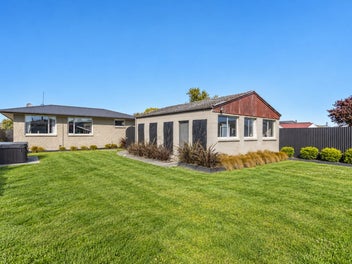 * UNDER OFFER * Double Glazed, Updated, Renovated!