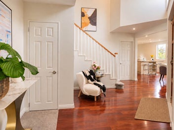 Large 5-bed home – Walk to Rangi