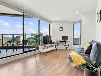 CBD Penthouse Dual-Key | 3 Bdrm + 2 Car Parks