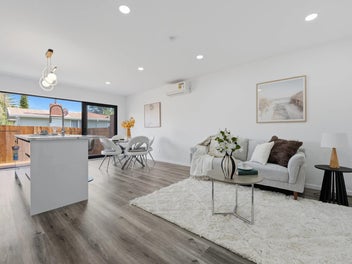 Modern Family Living in the Heart of Ranui!