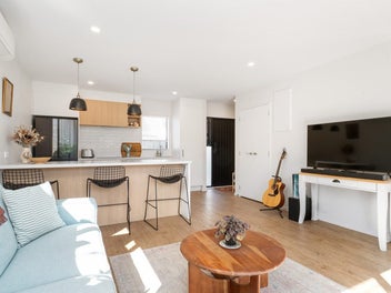 Stylish Sydenham Freehold Townhouse!