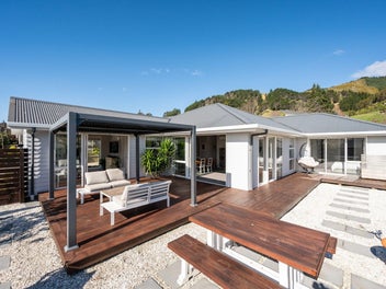 Family Living in a Fabulous Location!