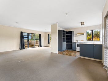 SOLD UNDER THE HAMMER !