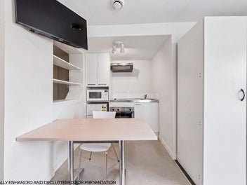 Easy City Living, Auction Selling!