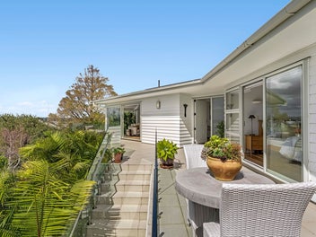 Coastal Living with Wow Views