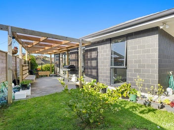 Modern Family Living in Serene Whitby