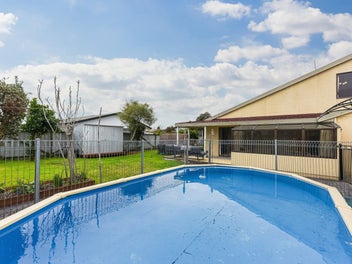 Solar, Swimming & Central Living