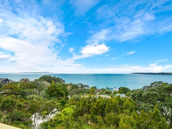Big Sea Views, Big Family Living!