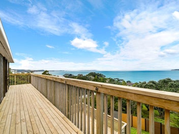 Big Sea Views, Big Family Living!