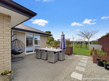 Price Reduced – Reserve Outlook, Easy Living!