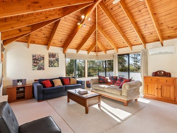 Bespoke. Sun-drenched. Titirangi.