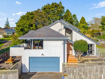 Bespoke. Sun-drenched. Titirangi.