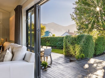 65 Oregon Drive, Kelvin Heights, Queenstown