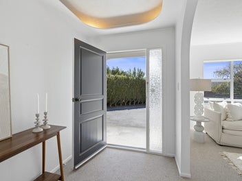 SUBSTANTIAL 70'S FAMILY HOME, TOP LOCATION