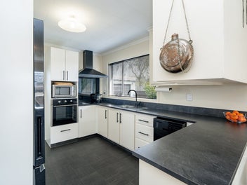 Stylish Two Bedroom Unit!