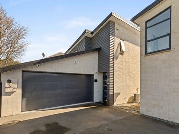 Modern, Low-Maintenance Living Close to the City