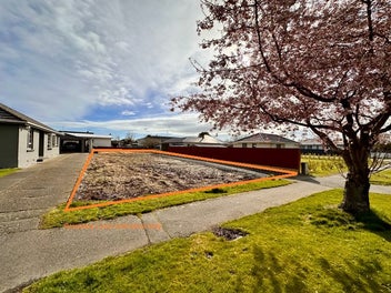 Prime Windsor Section – 551 m² approx.