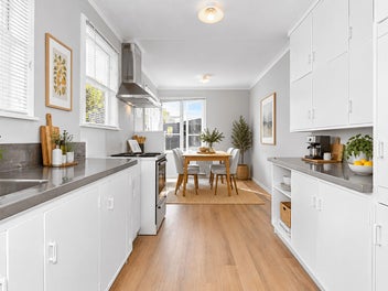 SUNLIT & SPACIOUS WITH LAND TOO