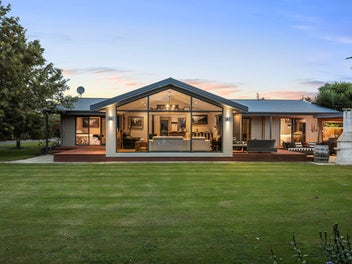 Lifestyle Opportunity in Marlborough's Golden Mile