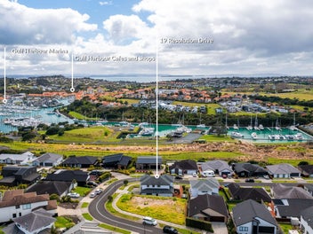 Grand Scale Living in Gulf Harbour