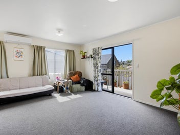 Freehold Site! Charming First Home or Investment!