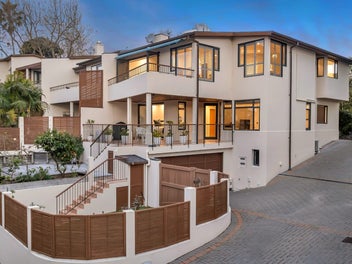 Private Herne Bay Living - Harbour Bridge Views