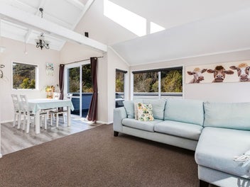 BIG HOME, BIG SECTION & ROOM FOR EVERYONE