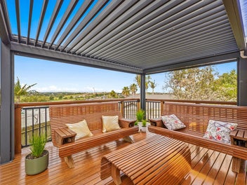 Cast Your Eyes this Way: Charm & Space on 903m2