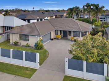 Superb Family Living - Double Glazed with Extras.