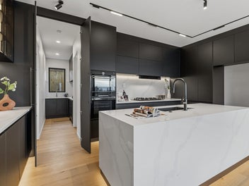 Brand New | 2-Bed Granny + Master Downstairs