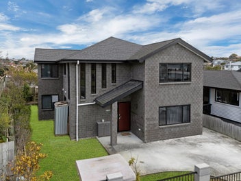 Solid Brick Living in the Heart of Mt Roskill !!