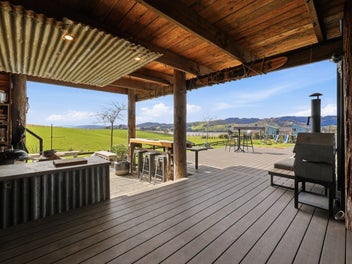 Big on Space, Views & Lifestyle in Waihola