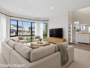 Living in The Oaks! Spacious Family Living