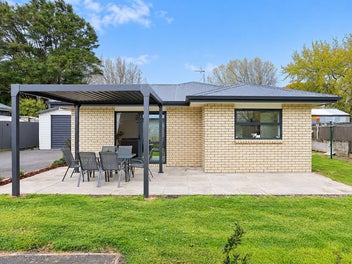Modern, Brick & Full-Size Section