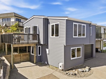 Sun, Views & Effortless modern Living!