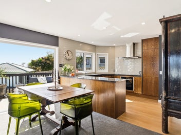 Sun, Views & Effortless modern Living!