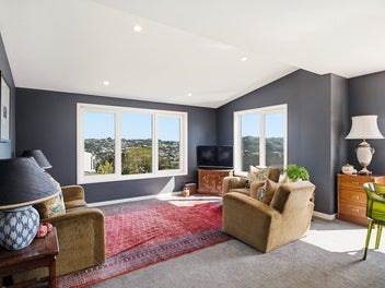 Sun, Views & Effortless modern Living!