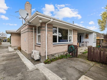 6 Bedrooms, Endless Potential