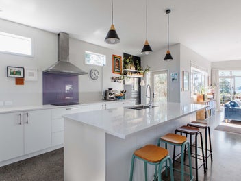 Modern, Spacious, Phenomenal Sea Views
